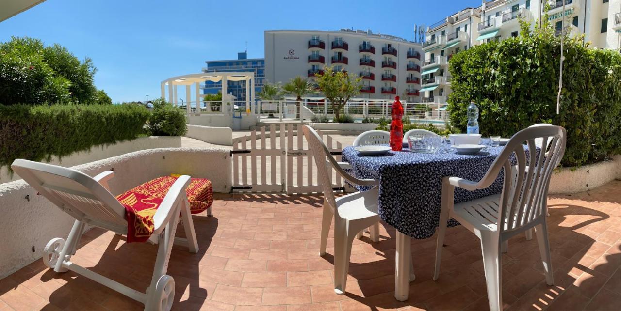 Residence El Palmar Fronte Mare, Fronte Spiaggia Лидо-ди-Езоло Экстерьер фото
